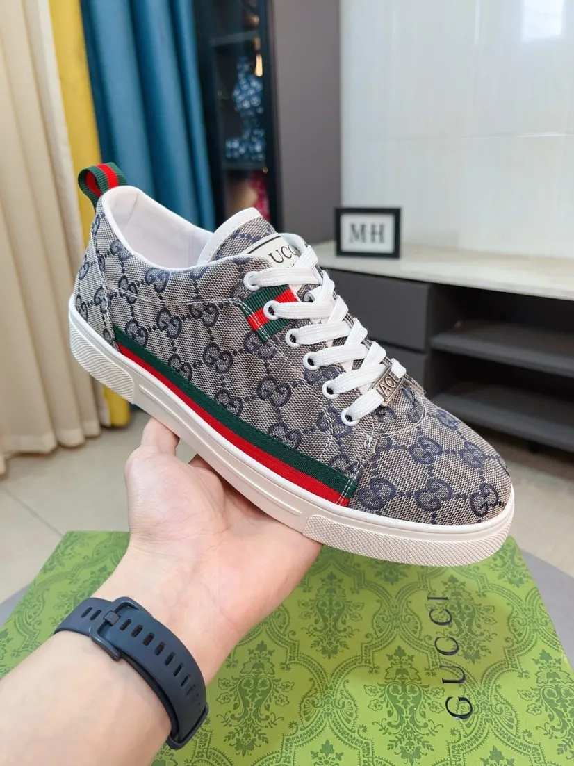 Men's shoes 💰400🌸🌸[GUCCI] Gucci's new spring and summer slip-on loafers with cartoon characters, Fendi F's low-top trendy men's shoes, 😈The upper is made of Italian 🇮🇹 imported sheep suede with Lafayette embroidered leather, full pigskin lining, original rubber non-slip outsole! The style is high-profile and elegant, and the upper is versatile and fashionable. 🇱🇾🇱🇾A large number of ready-made and reposted pictures will be sold! 38-44,